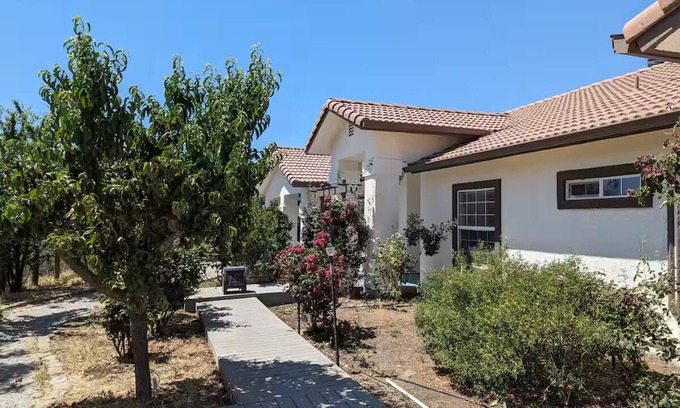 Squaw Valley Villa | Spacious Modern Vacation Home near Kings Canyon N.P. EV Charging Fast Wifi.