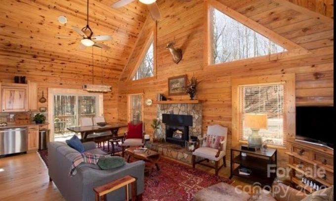 Spruce Pine Cabin | Spacious Mountain Home Close to Blue Ridge Pkwy w/Hot Tub