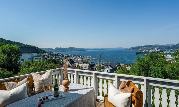 Laksevag Villa | Spacious near-city villa with amazing views, 5BR, Free Parking
