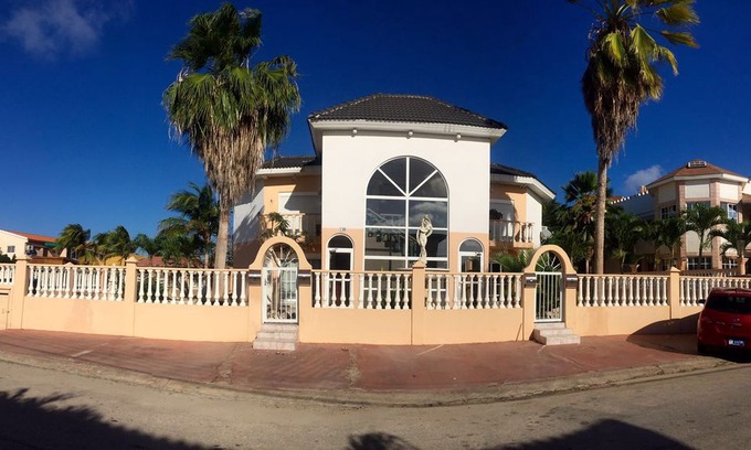 Bubali Apartment | Spacious Penthouse 5 min from Eagle Beach, Aruba