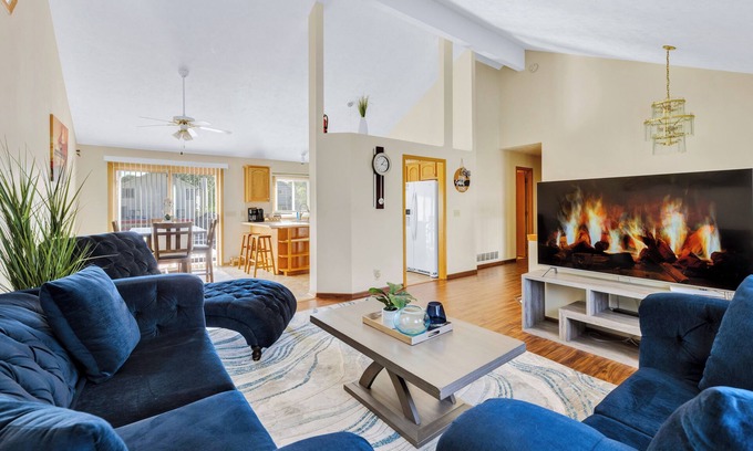 North Central Omaha House | Spacious Pet-Friendly Home Quiet Neighborhood