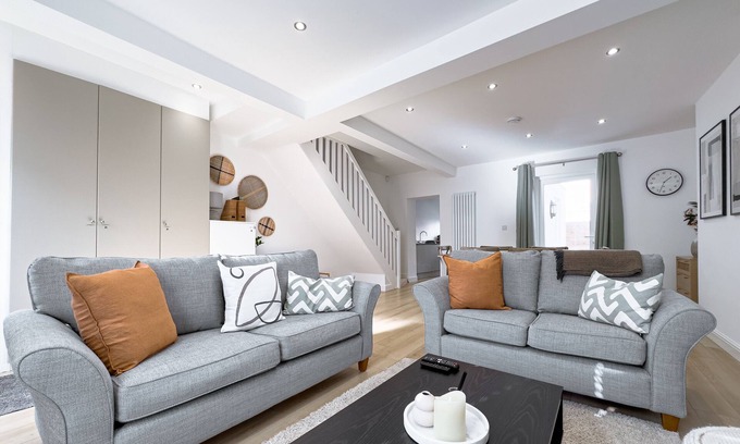 Budleigh Salterton House | Spacious & Private 3 BR Home Steps From the Beach