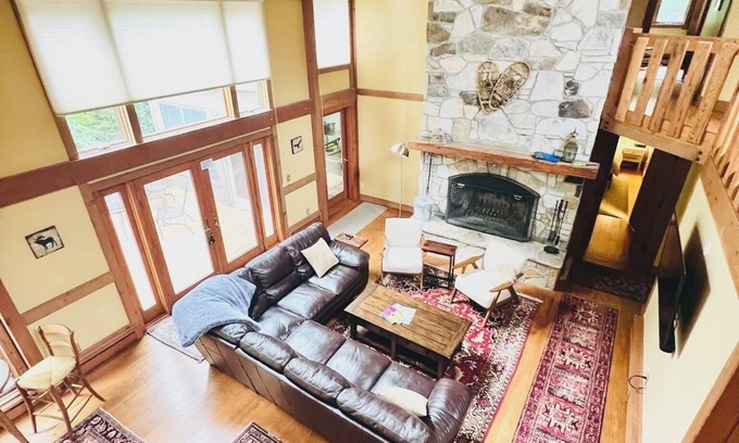 Stratton and Bromley Ski Areas House | Spacious + Private Ski Lodge on 20+ Acres - 10 min to Stratton, 5 min to Bromley