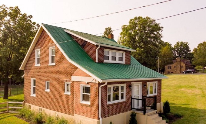Madison Heights House | Spacious Red Barn Getaway