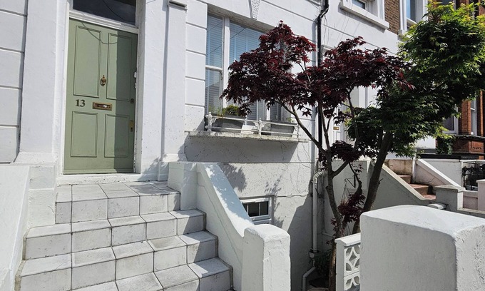 Addison Apartment | Spacious & Renovated 1-bed Garden Flat in London