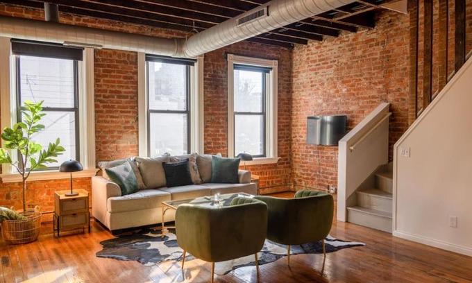 Over-the-Rhine Apartment | Spacious Retreat w Private Roof Deck Walkable to ALL