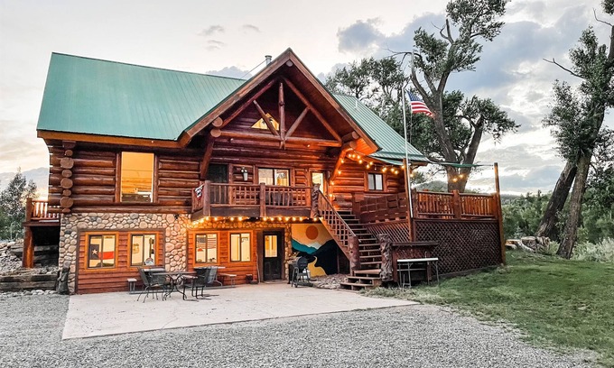 South Fork House | Spacious riverside Lodge available Memorial Day weekend- half price!
