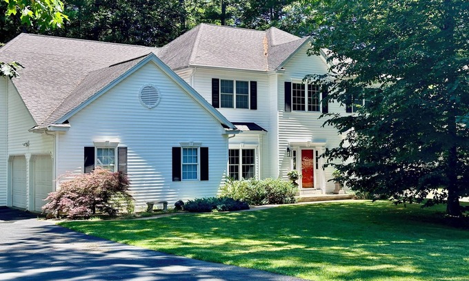 Saratoga Springs House | Spacious Saratoga Home, sleeps 20+ near Saratoga Racetrack