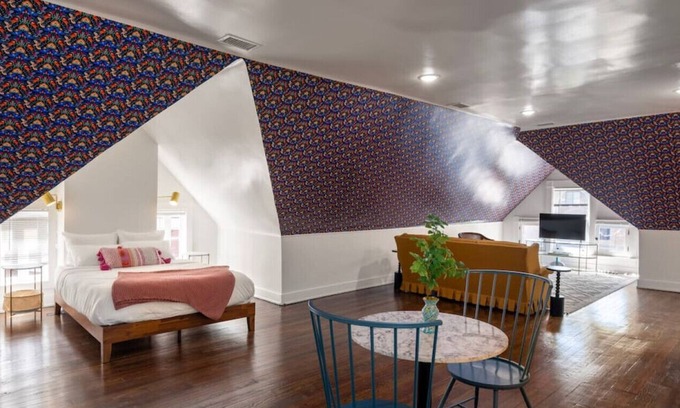 East Walnut HIlls Apartment | Spacious Studio | Central Locale