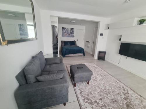 Cricklewood Apartment | Spacious Studio In Golders Green Estate 1