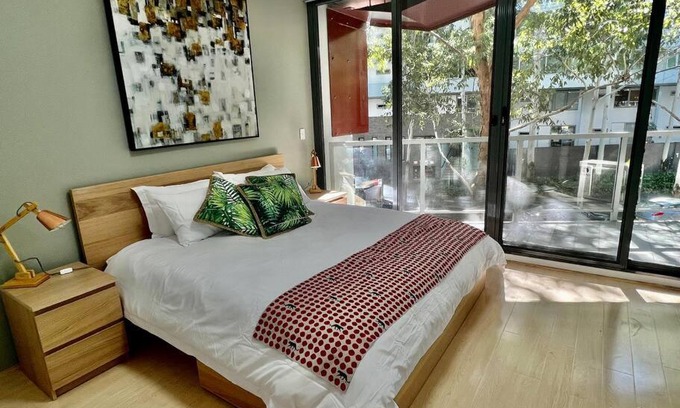 Zetland Apartment | Spacious terraced style apartment in Zetland