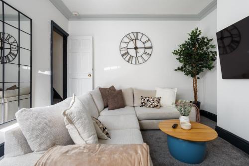 Leeds Apartment | Spacious Three-Bedroom Apartment in Leeds
