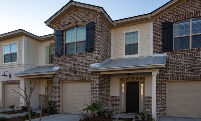 Epworth Acres House | Spacious townhome in great island location! STELLAR RATES!