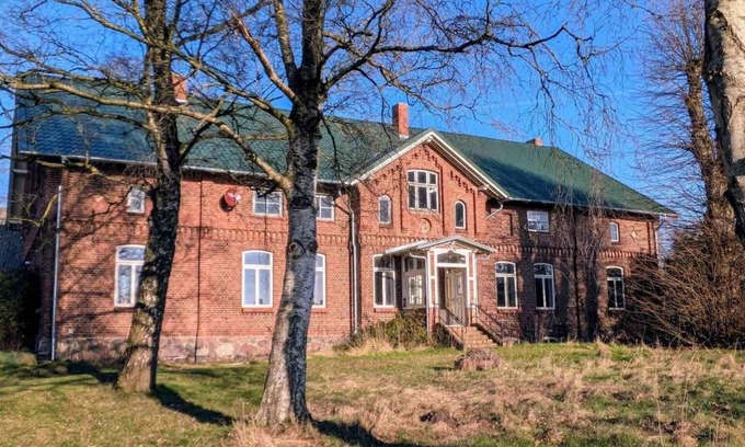 Ehmkenhagen Apartment | Spacious vacation apartment in a small, charming manor house!