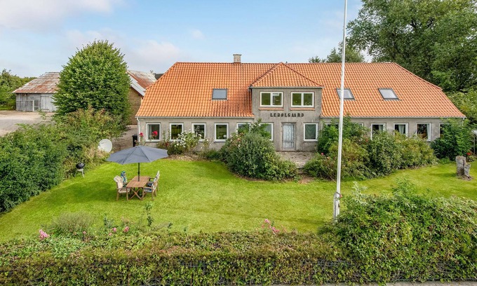 Sydals Apartment | Spacious vacation apartment with sea view in Lebøl.