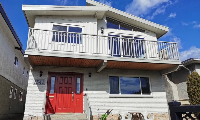 Sunset House | Spacious Vancouver Home to Spend Your Wonderful Moments