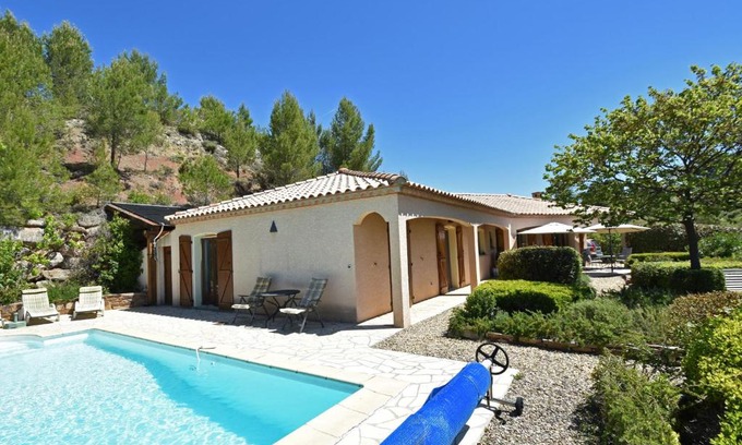 Beaufort Villa | Spacious Villa in Beaufort with Pool