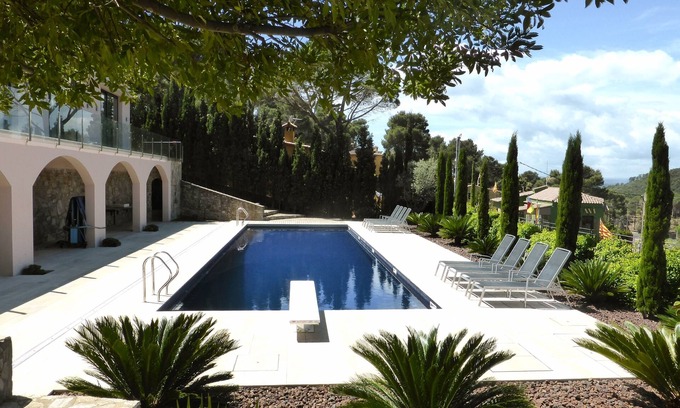 Begur Villa | Spacious Villa large Pool 7 b’rooms 8mins walk to Begur Padel tennis 1min away