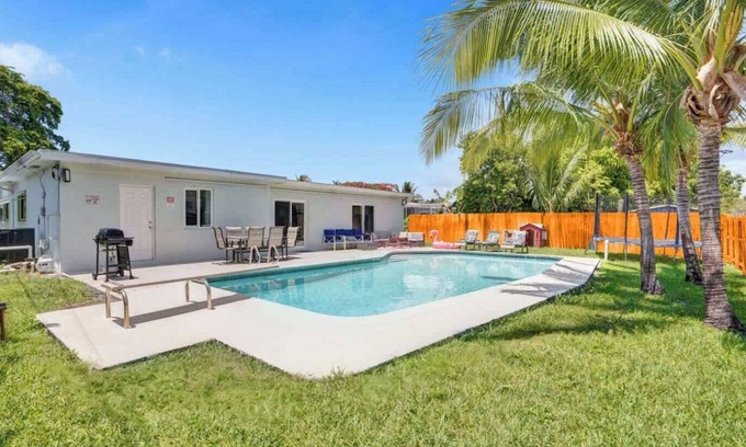 Hollywood Hills Villa | Spacious Villa w/Heated Pool Trampoline BBQ Games