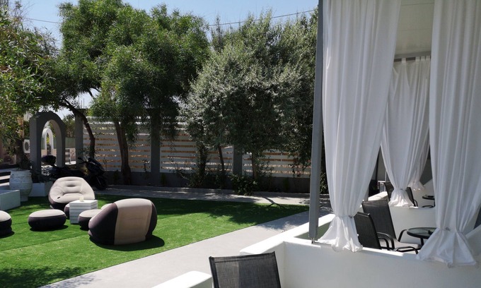 Vlychada Villa | SPACIOUS VILLA WITH GARDEN AND PRIVATE BALCONY AREA
