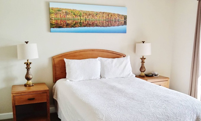 Smith Mountain Lake Resort | Spacious waterfront Mariners Landing resort w/ amenities