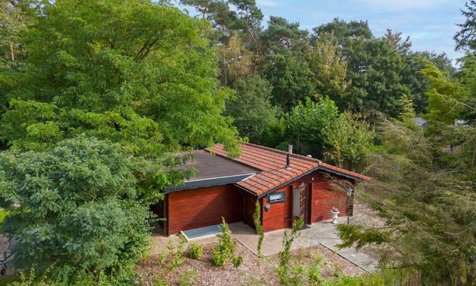 Krachtighuizen House | Spacious wooden cottage with infra-red sauna at Veluwe