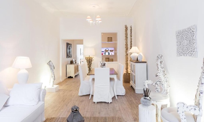 Rione III Colonna Apartment | Spanish Steps 52 Luxury