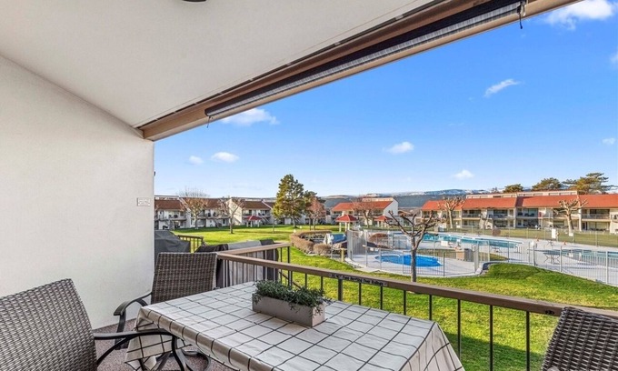 Quincy Condo | Spanish Villa w/a Spa-Like Feel overlooking large pool & near the Gorge shuttle