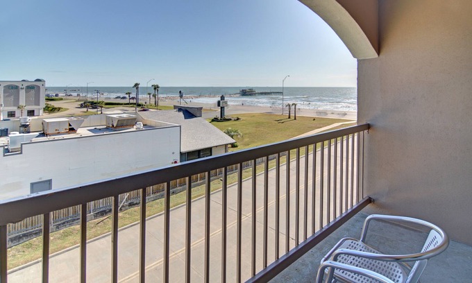 Galveston Hotel | Spark by Hilton Galveston