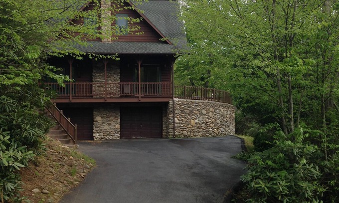 Burnsville Ski Chalet | "Special Christmas Promotion 30% Discount!" Three Bears Cottage!