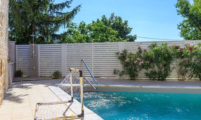 Farini Cottage | Special stone, modernly decorated villa in Visnjan, 10 km from the sea