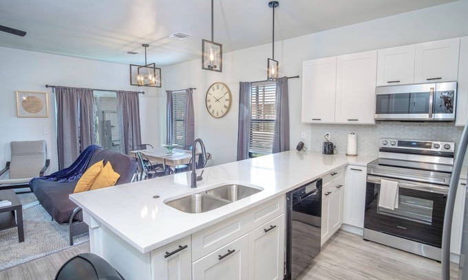 Denver Heights Apartment | Spectacular 3 BR Plus 2 and a Half BA Apt Near Downtown