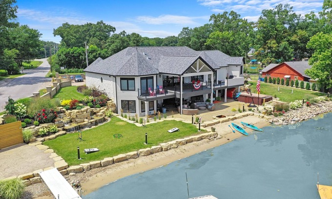 Koontz Lake House | Spectacular LakeHouse near Notre Dame Culver & Golf
