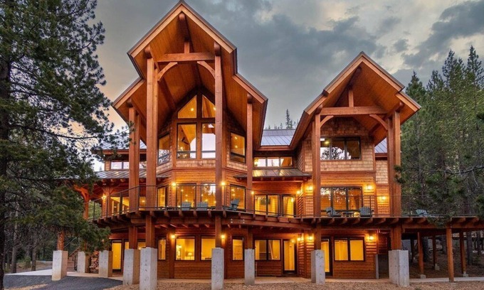 Bend Cabin | Spectacular Luxury Lodge Home w/Hot Tub, Sauna on Private Lake Sleeps 16-20 Bend
