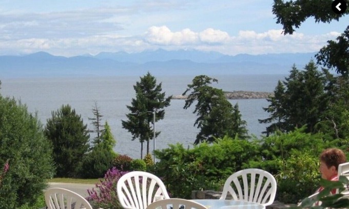 Regional District of Nanaimo House | Spectacular Ocean and Mountain View Home