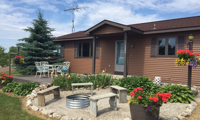 Atwood House | Spectacular Orchard and Lake views with Magnificent Sunsets!