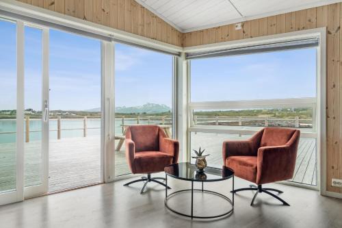Vestvagøy House | Spectacular Waterfront Fishermans Cabin - Rorbu