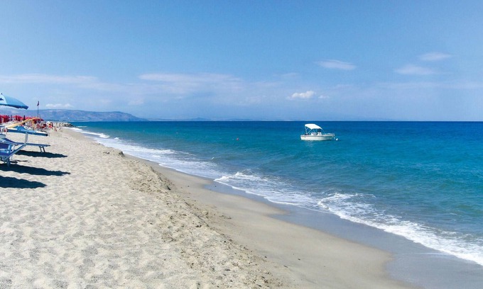 Isca Marina Apartment | Spend a wonderful vacation in this apartment near the beach.