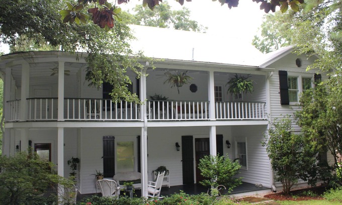 Fairhope House | Spend Your Vacation In A Real Southern Hotel
