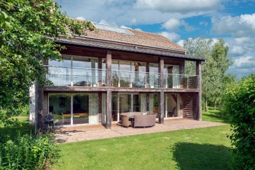 Cirencester House | Spinney Falls House CW87 Lower Mill Estate The Cotswolds