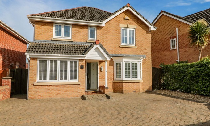 Chesterfield House | SPIRE HAVEN, family friendly, with a garden in Chesterfield