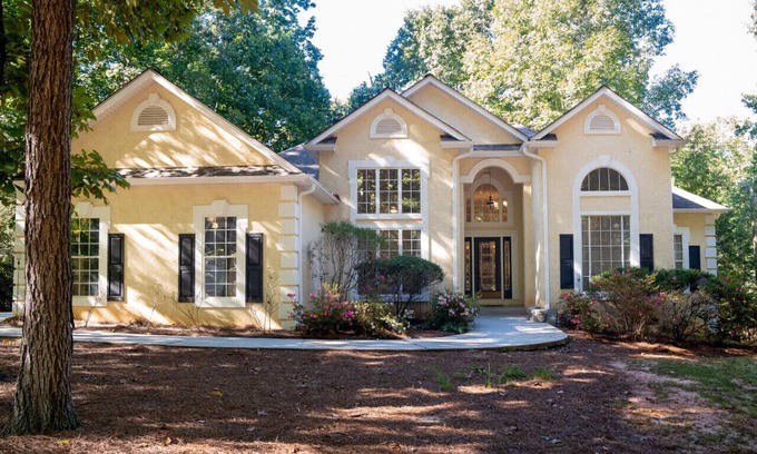 Jonesboro House | Spivey Manor · Sink into the Luxe Corner Tub at an Upscale, Spacious Home