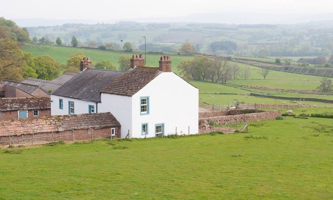 Lazonby House | Splendid 6 Bedroom Farmhouse with Breathtaking Views across the Eden Valley