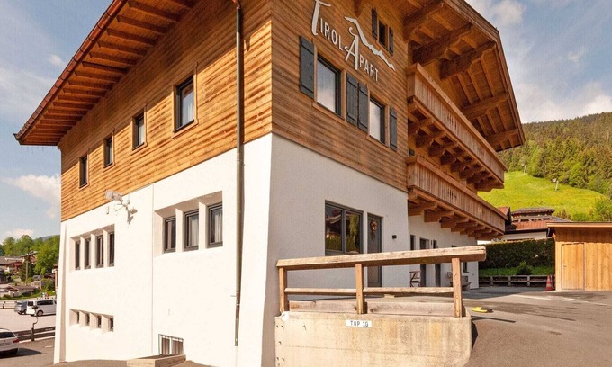Jochberg Apartment | Splendid Apartment in Jochberg with Balcony