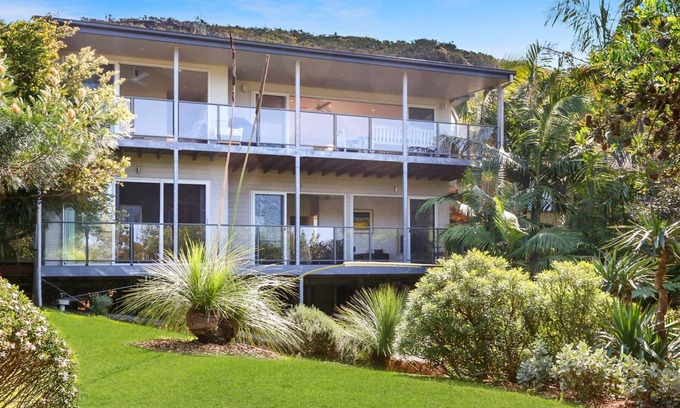 Killcare House | Splendour on Grandview by HolidayCo.