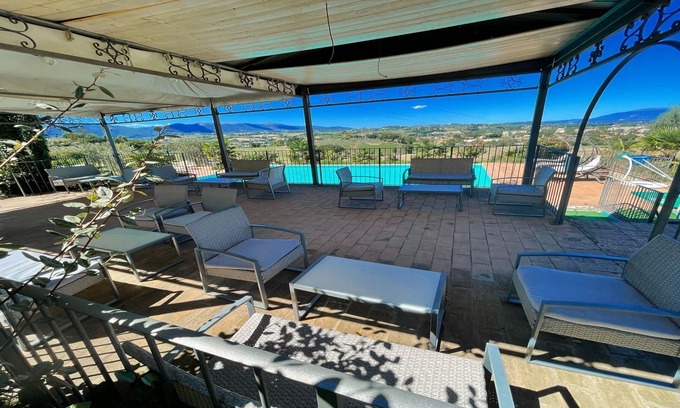 Spoleto Villa | Spoleto Poolside/0.7 kms to central Spoleto/sleeps 20/Wifi+aircon.
