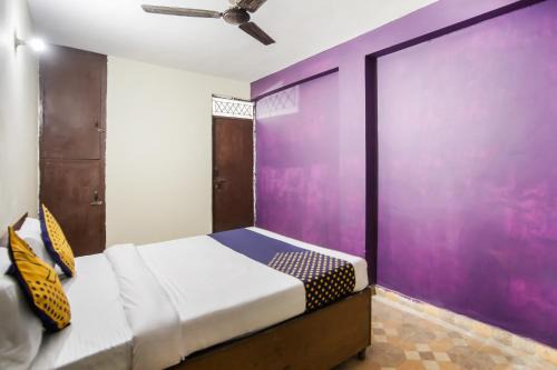 New Delhi Hotel | SPOT ON Hotel Harry's 1 Near Select Citywalk Mall