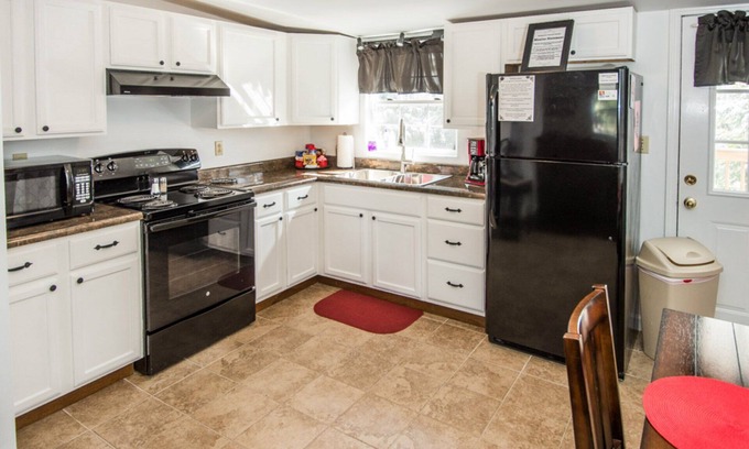 Georgetown Apartment | Spotless and Cozy.just 6.5 miles from the Kentucky Horse Park.