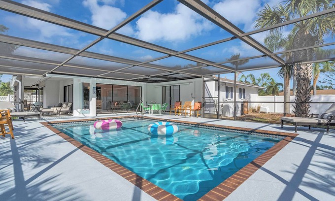 Palma Sola House | Sprawl Out & Relax in this Big Stylish Pool Home-Huge Patio- Near IMG & Beaches!