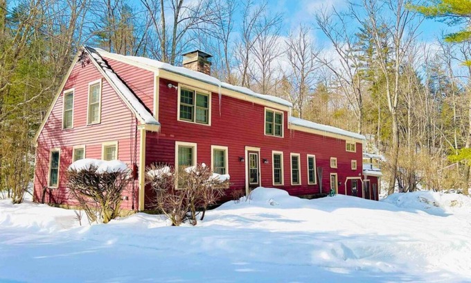 Andover Other | Sprawling Riverbend Farmhouse Close to Mountains with Hot Tub